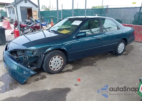 1998 Toyota Camry Le z USA, uszkodzony, nr VIN 4T1BG22K0WU861223